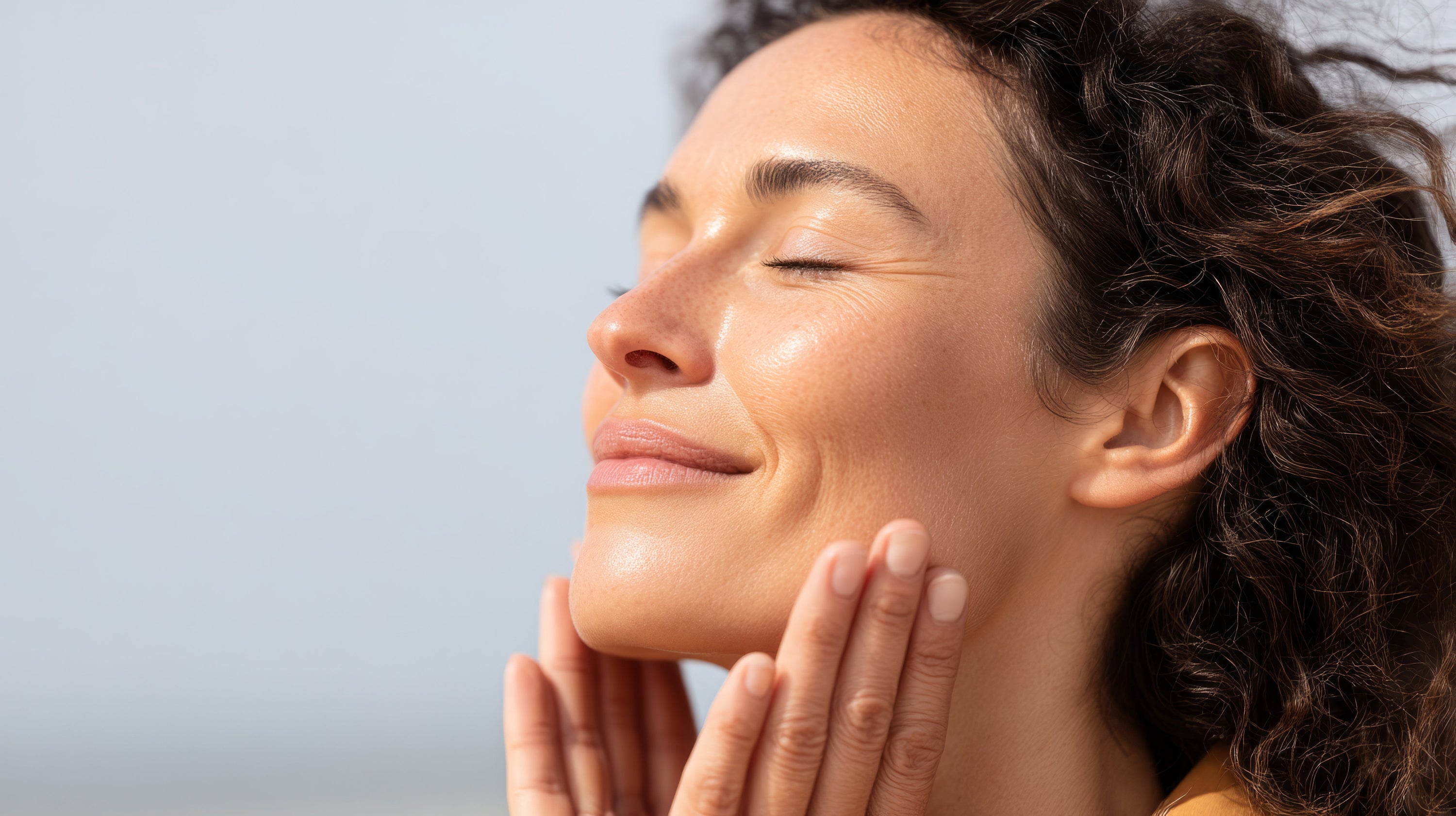 Comment la lumière influence votre peau, selon la science